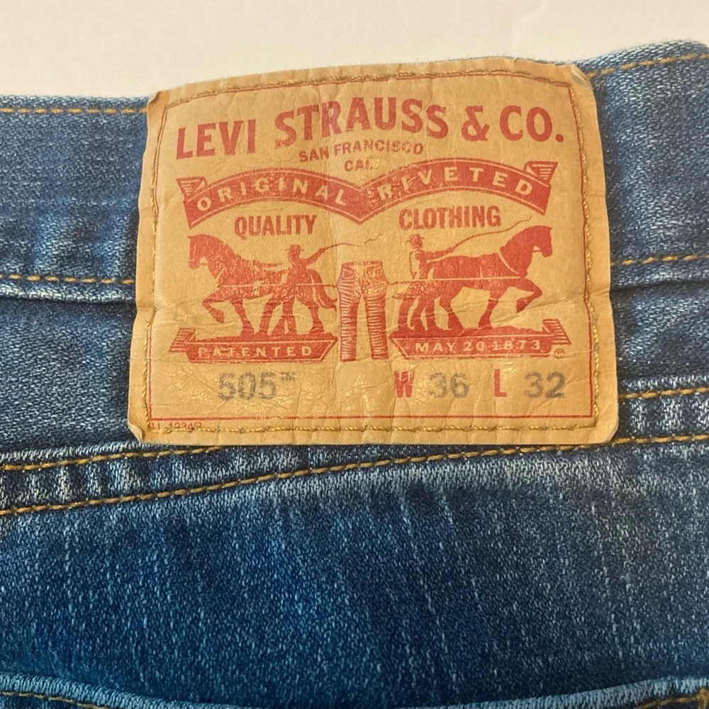 Levi's 505 Mens SZ 36W 32LBlue regular fit Jeans with Faded Denim Look